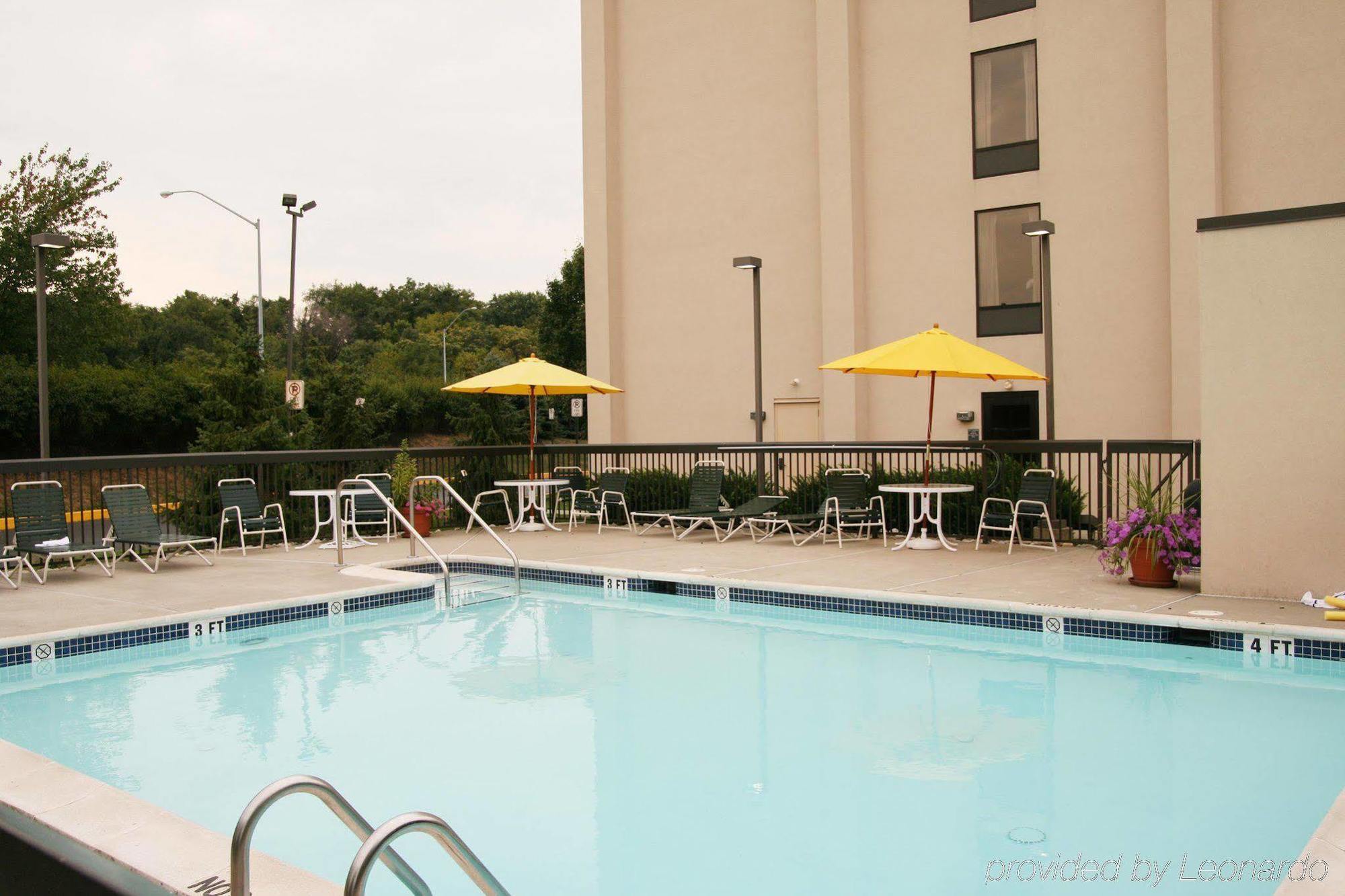Hampton 4*
